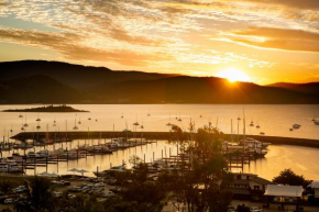 Sunlit Waters Studio Apartments Airlie Beach